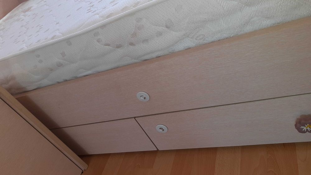Детско легло 180/70 с два плъзгащи шкафа  и шкафче