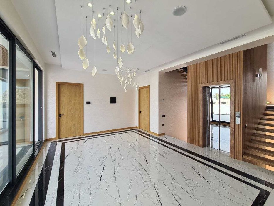 Продается Великолепный с 1300 кв.м (Центр Луначарского)