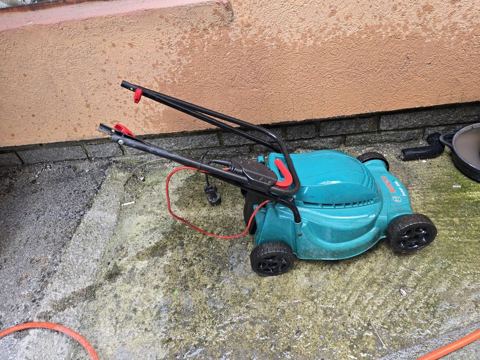 Електрическа косачка BOSCH ROTAK 320