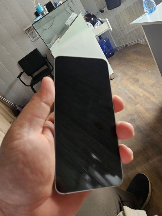 Samsung S25.   128gb