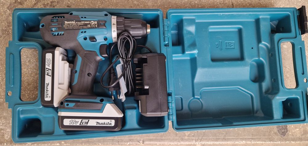 Bormasina Makita DF488D002