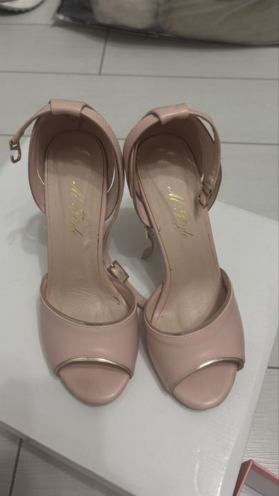 Две пары туфель по символической цене