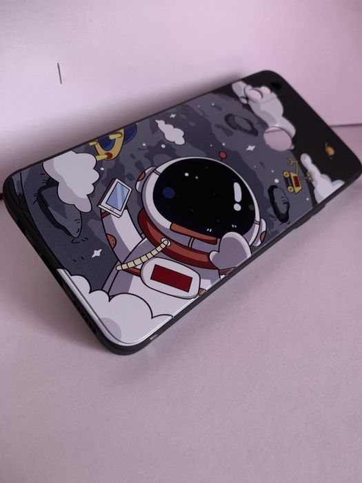 Vand huse de telefoane noi in stare buna