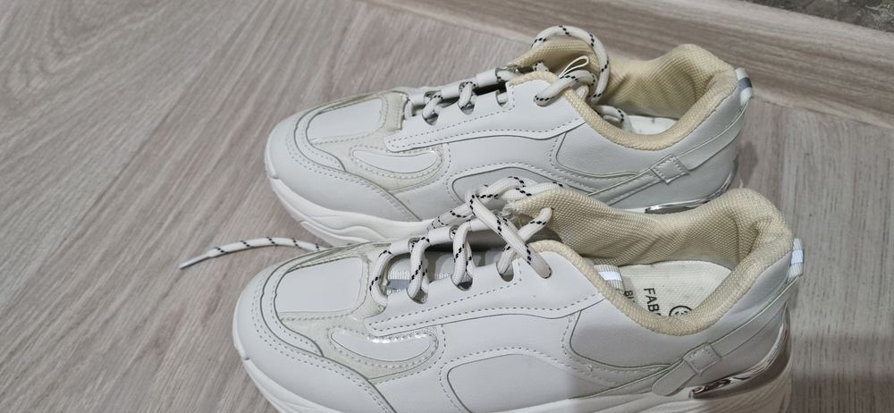 Кроссовки  новые 37 р