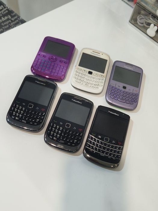 Telefon BlackBerry cu încărcător