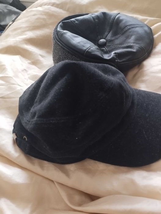 Кожена зимна шапка и  1 бр. Зимна