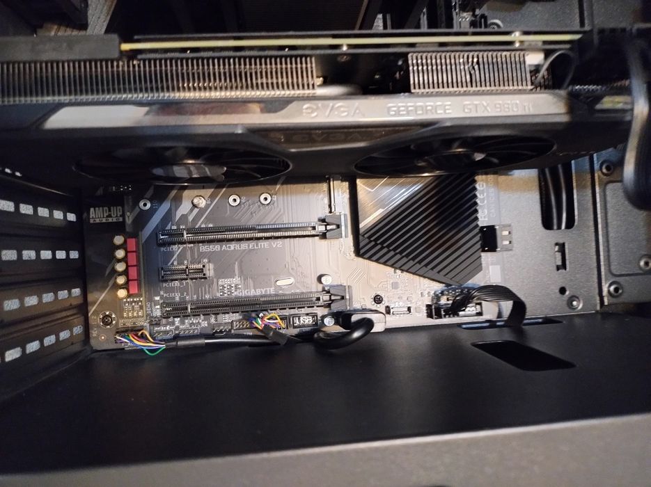 Unitate pc gaming ryzen 5600x rx 6650 xt