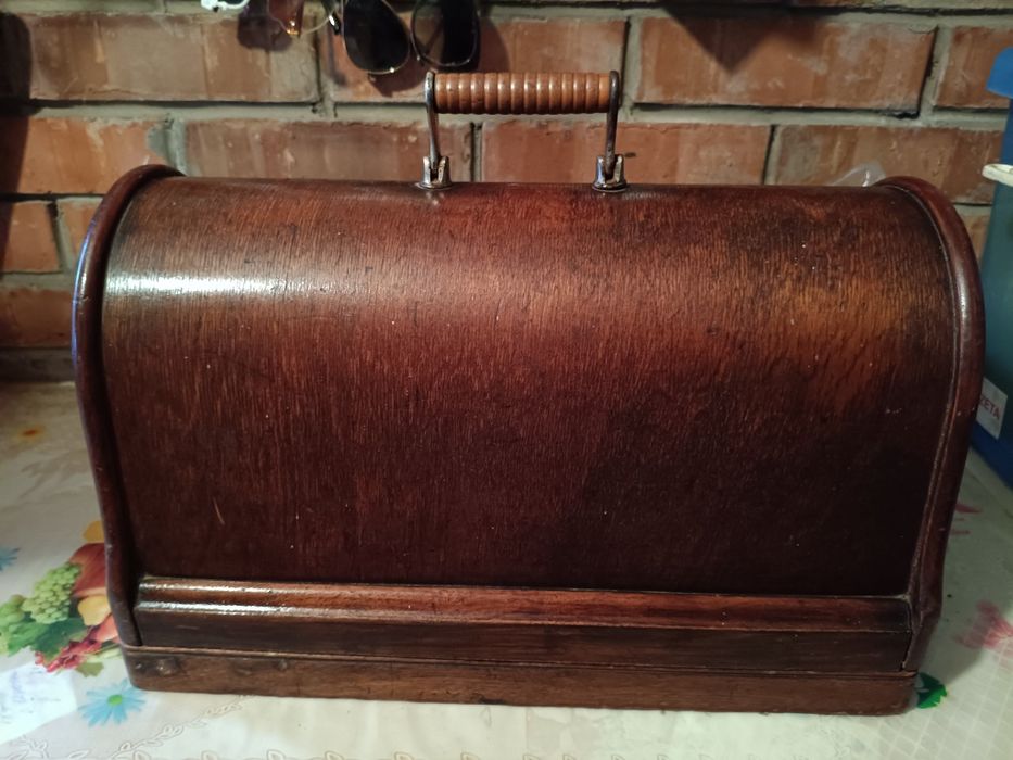 Продам швейную машинку Singer