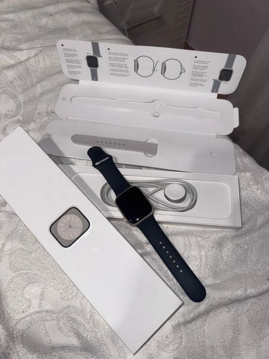 Апл ватч продаются