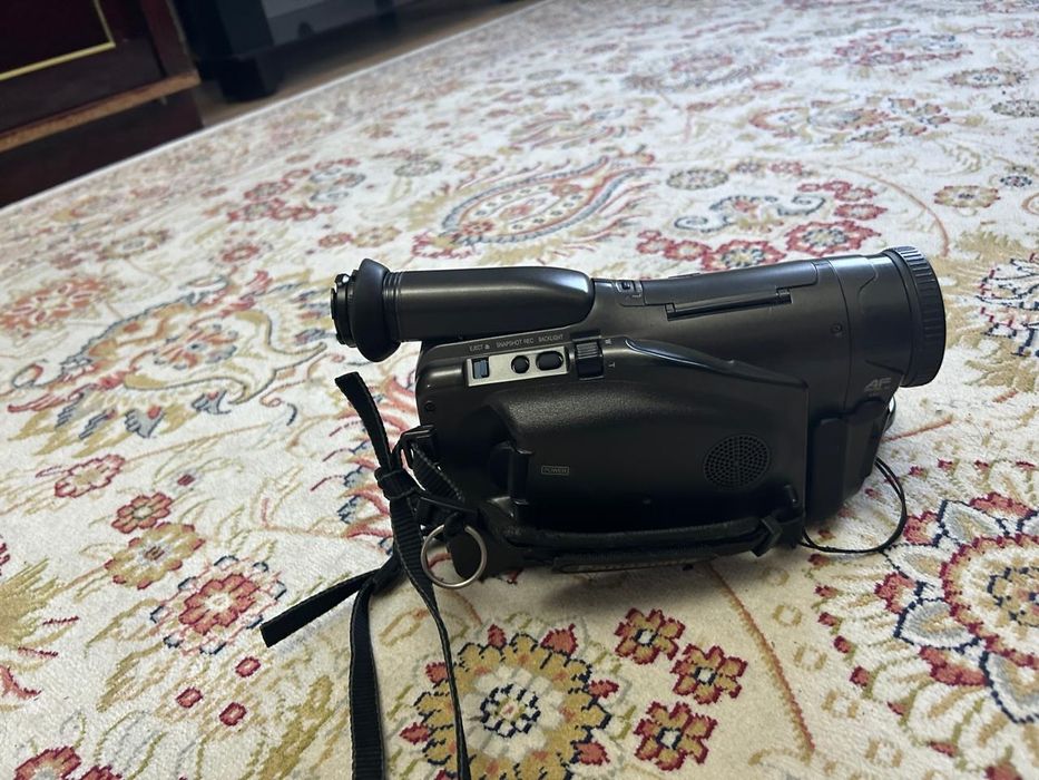 Продам видео камеру Panasonic