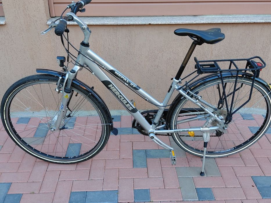 Vând bicicleta Trekking Dama-Barbat.