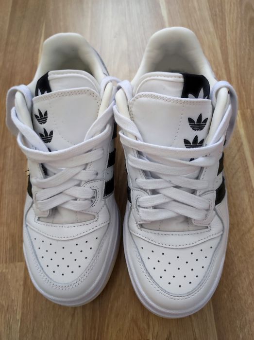 Дамски маратонки Adidas като нови!Обувани два пъти!