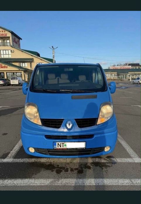Renault Trafic II / 8+1 LUNG