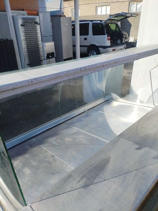 Витринный холодильник