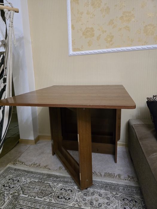 Продам стол книжку