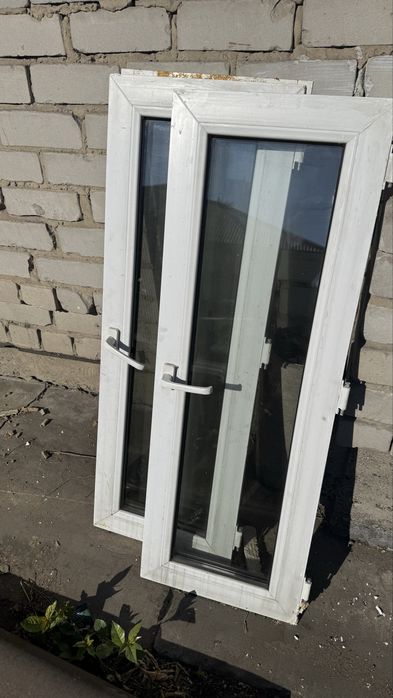 Пластиковые окна 2 шт продается б/у