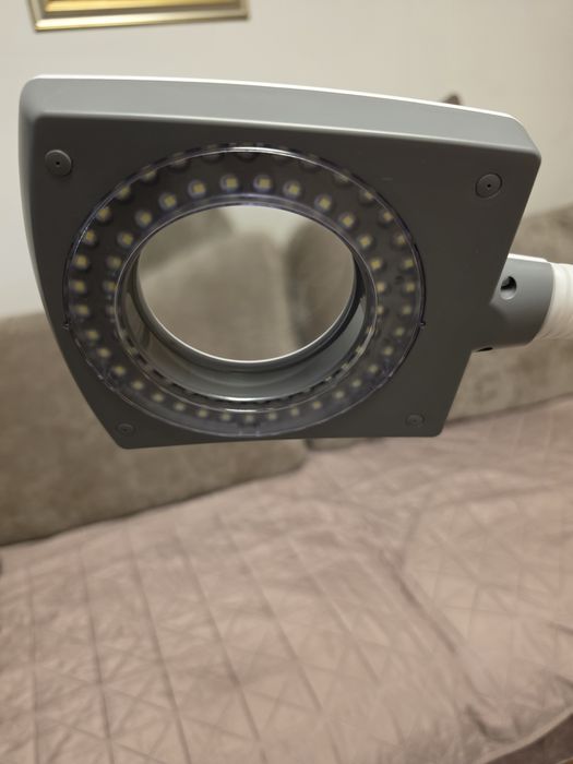 lupa cu iluminare led 3 trepte + suport