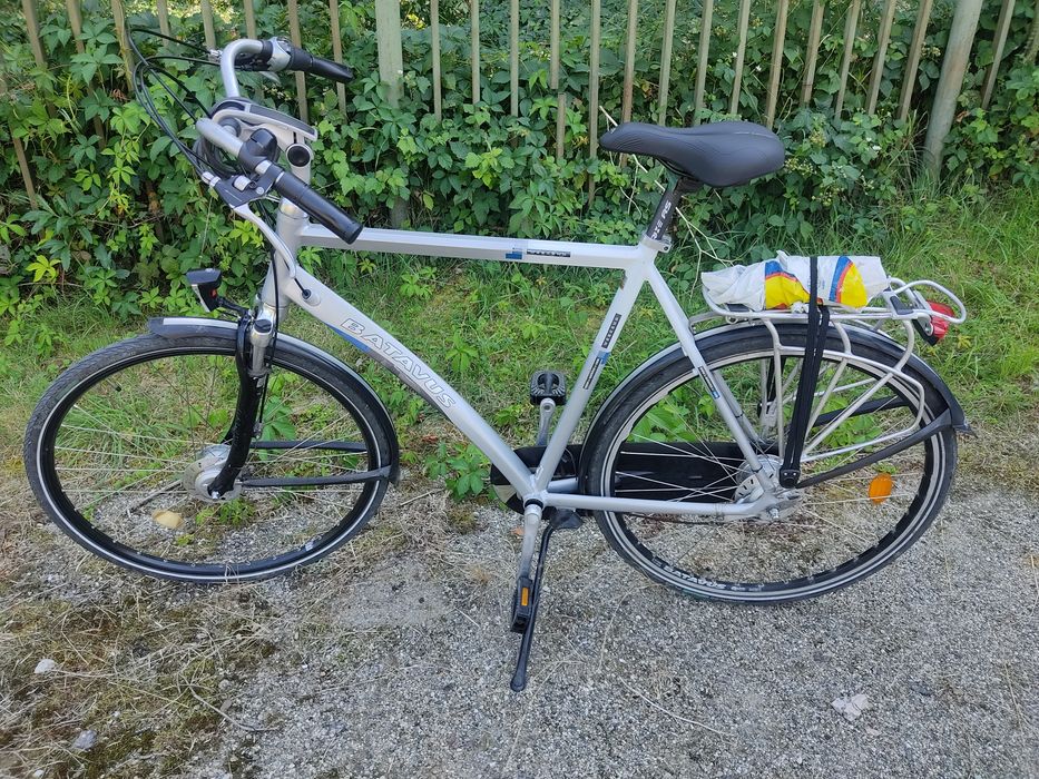 Vând bicicleta cu 8 viteze in butuc marca Batavus