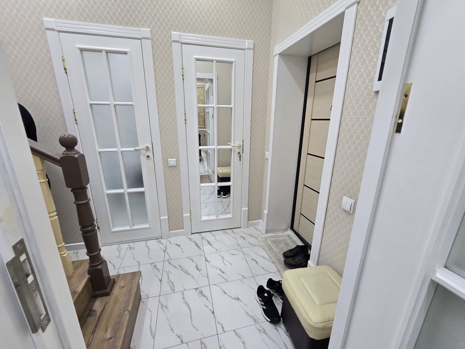 Luks 5 xona lik sotiladi fargona flagman oldida