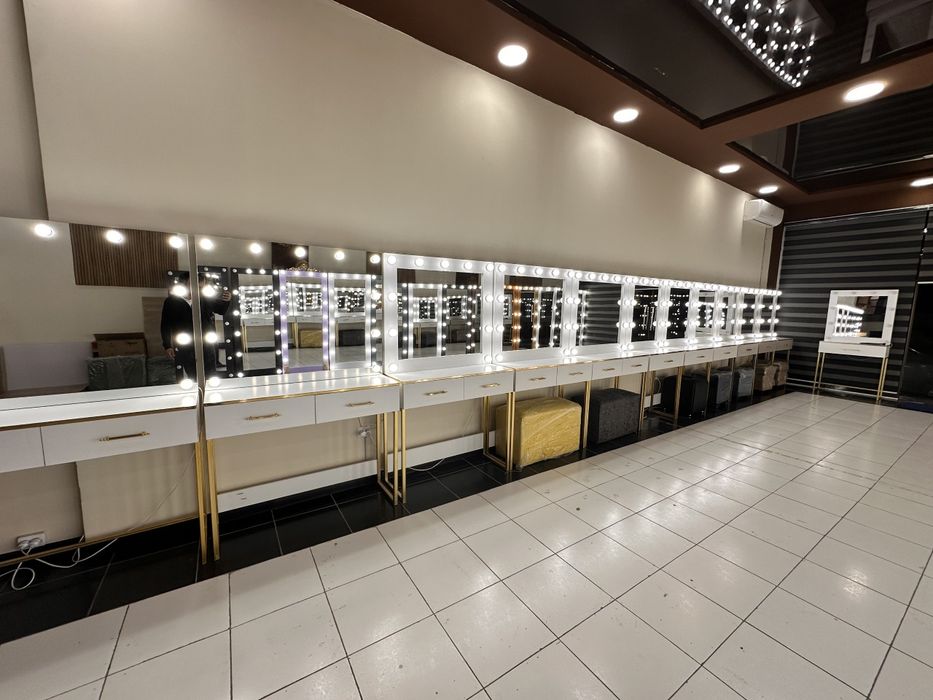 Трюма для косметологии, и для салона помощник, + полки, шкафы