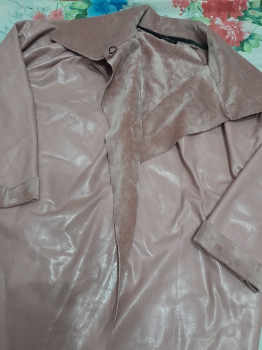 розовый плащ бархатисты