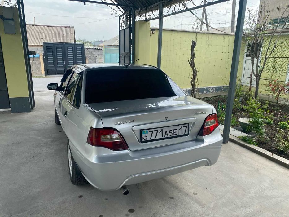 Автомобиль daewoo nexia