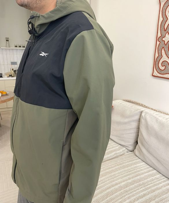 Reebok ветровка Хаки