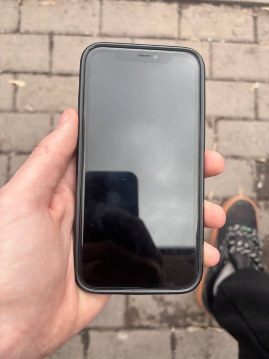 Айфон 11 в хорошем состоянии