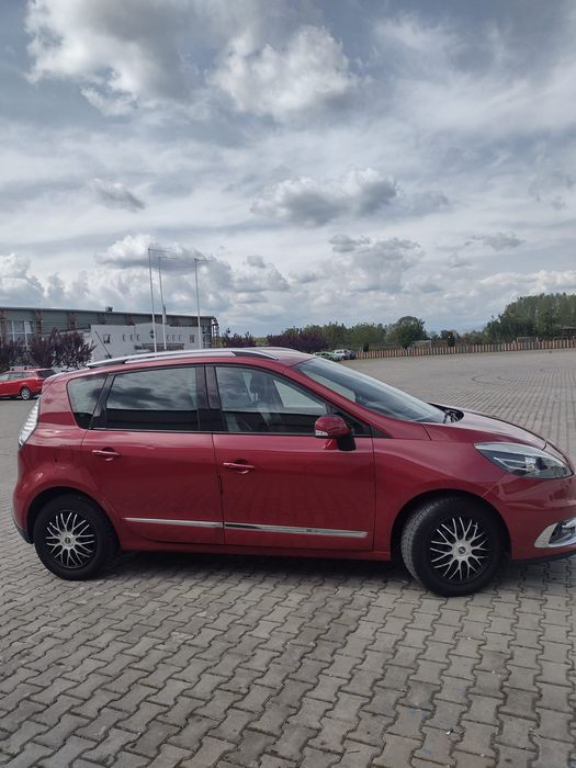 Vând Renault scenic 3 din 2012..