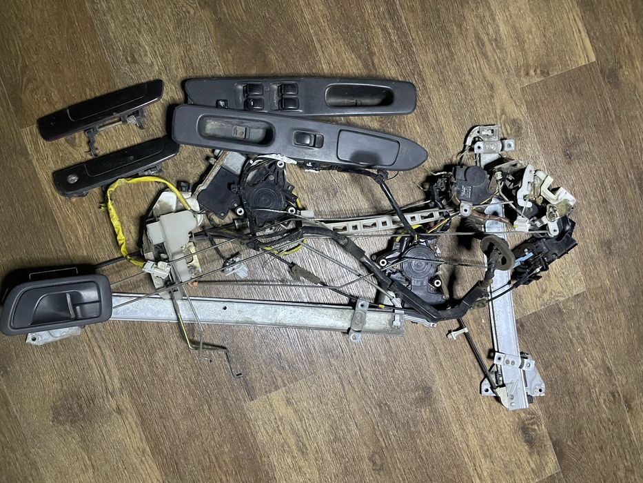 Запчасти ручки замки