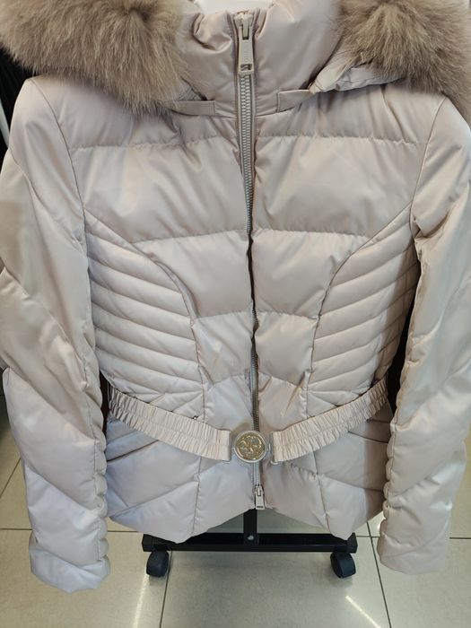 Дамско яке Guess с гъши пух и естествен косъм