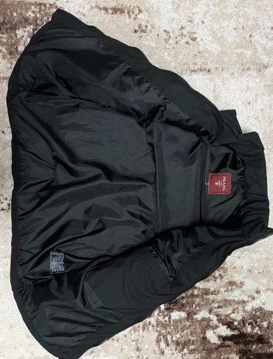 Vând vesta noua de bărbați Prada