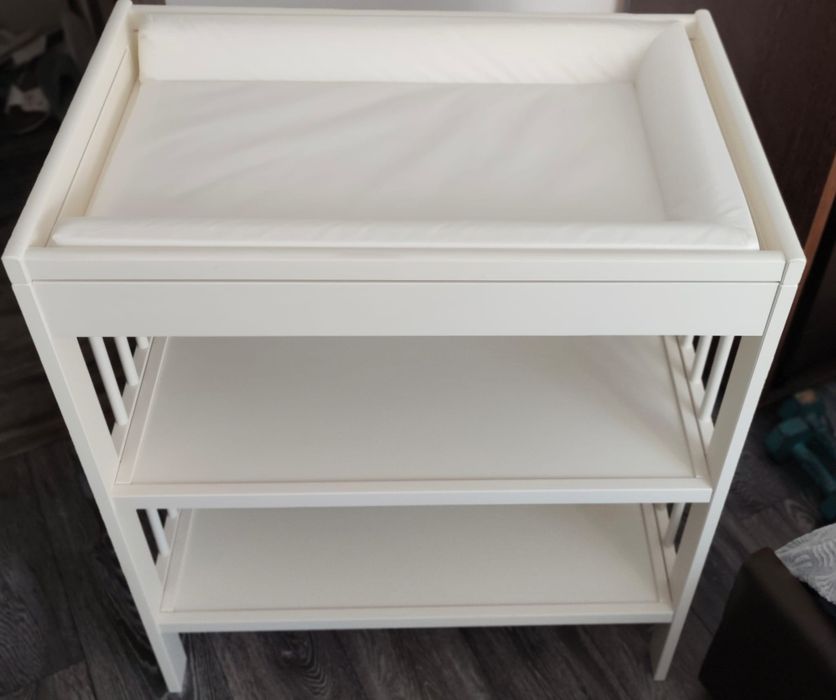 Masa înfășat și salteluță IKEA