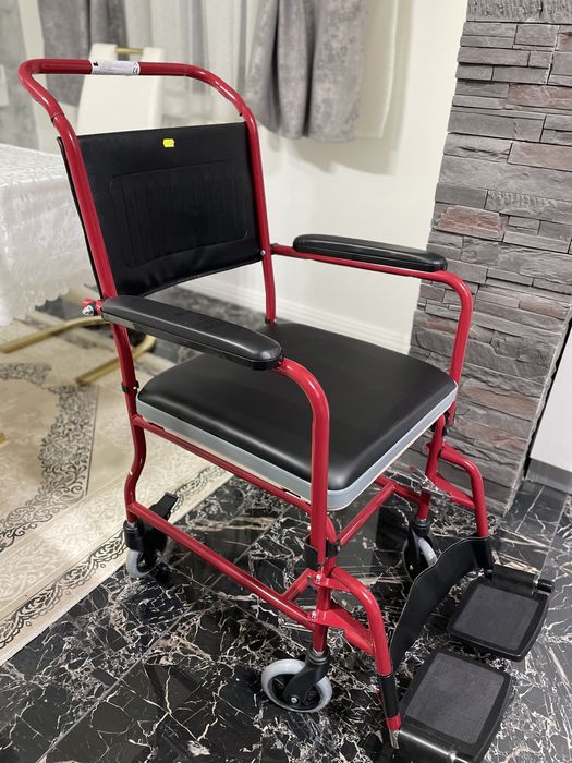 scaun rulant cu vas WC nou nefolosit pentru batrani cu dizabilitati