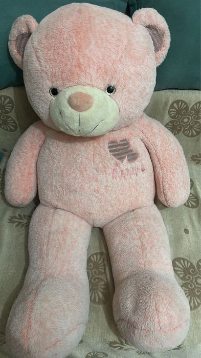 Мишка в розовом цвете.