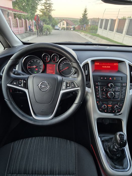 Vind Opel Astra J 1.4 benzina 120 cp an fab 2011 euro 5