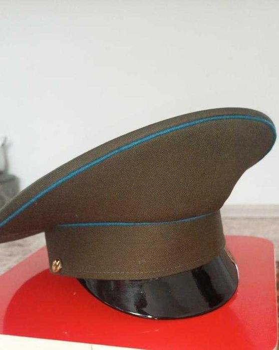 Военная форма:брюки,берет...