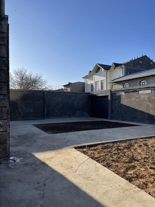 Qibray markazida(BUGOR) karobka-uy sotiladi