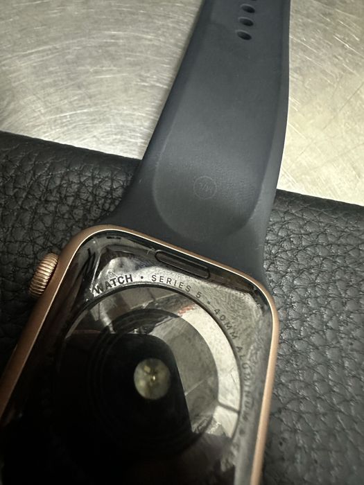 Apple Watch Series 5 (GPS) с корпусом 40 мм