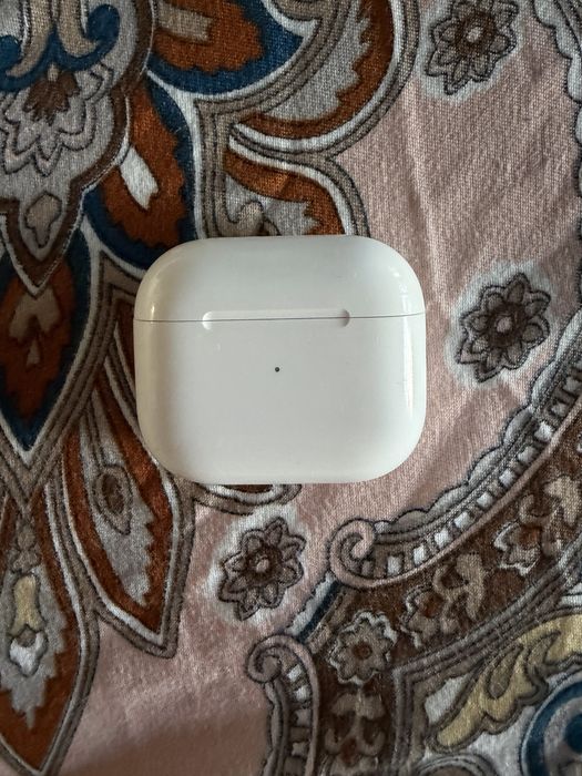 Apple AirPods 3 (3rd Generation) – Пълен комплект