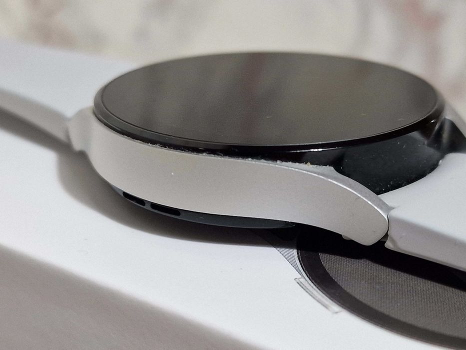 Samsung Galaxy Watch 4 44mm – Смарт часовник, отлично състояние