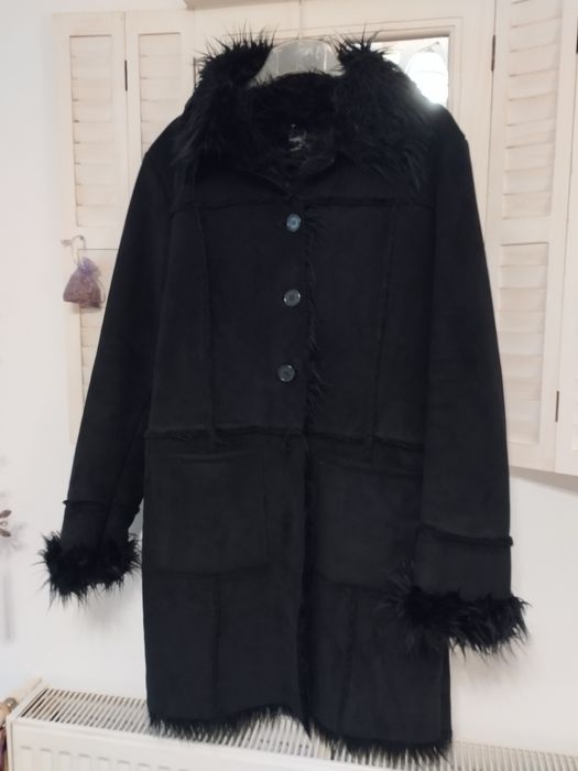 Vand geaca tip cojoc modern nou