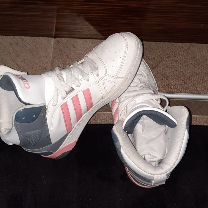 Дамски спортни обувки