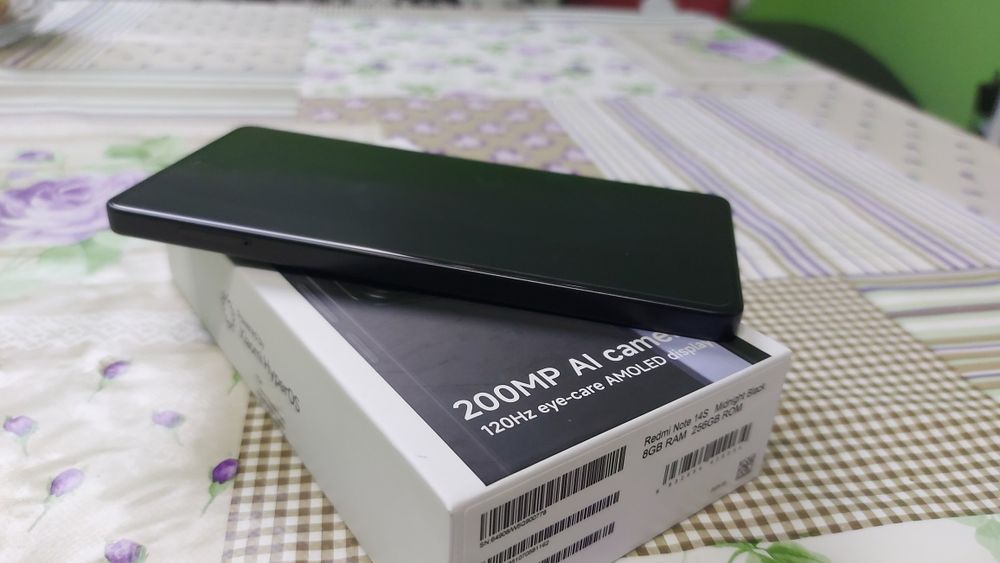 Продавам телефон Redmi Note 14S