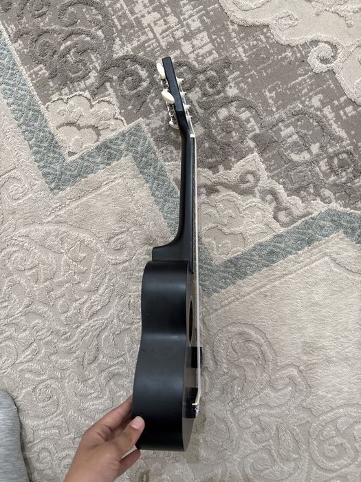 Уколеле (мини гитара)