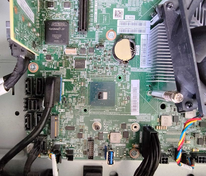 Офис сървър Lenovo ThinkSystem ST250 Tower 4LFF Xeon E-2236 32GB RAID 530-8i MT: 7Y45