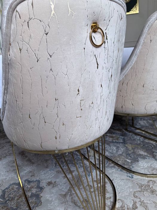 Стол и 12 турецких стульев