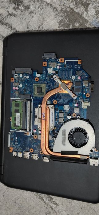 Продаёться материнская плата Acer Aspire E1 от ноутбука