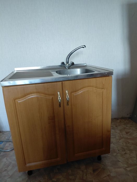 Продам кухонный гарнитур б/у за 20000