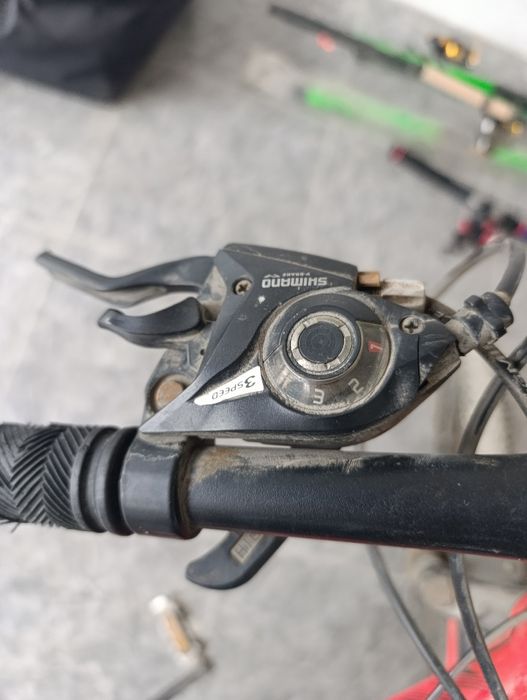 велосипед стоит без дела